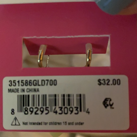 🍒Betsey Johnson🍒
Gummy Butterfly Drop Earrings - Picture 3 of 3